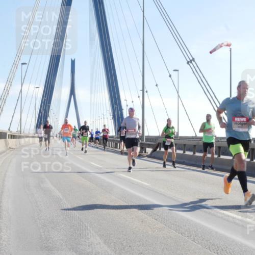 03.10.2025 - Köhlbrandbrückenlauf Matties Gatica Varas http://msf.ph/oto/9021004 03.10.2025 12:23:41 Position 1 12 meine-sportfotos.de