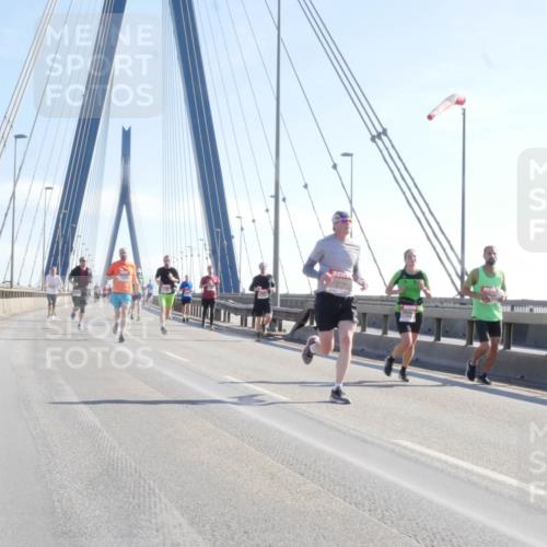 03.10.2025 - Köhlbrandbrückenlauf Matties Gatica Varas http://msf.ph/oto/9021011 03.10.2025 12:23:42 Position 1  meine-sportfotos.de