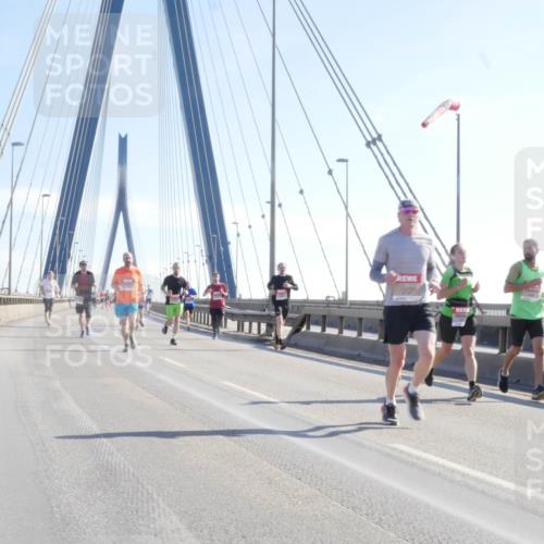 03.10.2025 - Köhlbrandbrückenlauf Matties Gatica Varas http://msf.ph/oto/9021014 03.10.2025 12:23:43 Position 1  meine-sportfotos.de