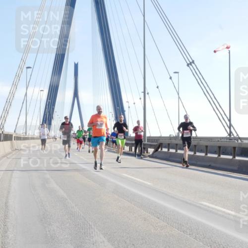 03.10.2025 - Köhlbrandbrückenlauf Matties Gatica Varas http://msf.ph/oto/9021025 03.10.2025 12:23:44 Position 1  meine-sportfotos.de