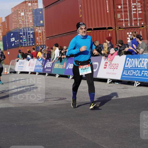 03.10.2025 - Köhlbrandbrückenlauf Michael Burmester http://msf.ph/oto/9021027 03.10.2025 10:21:58 Ziel 1669, 1951, 1977, 2065, 2071, 2114, 2304, 2327, 3114, 3279, 3509, 3777 meine-sportfotos.de