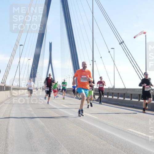 03.10.2025 - Köhlbrandbrückenlauf Matties Gatica Varas http://msf.ph/oto/9021031 03.10.2025 12:23:45 Position 1 4394 meine-sportfotos.de