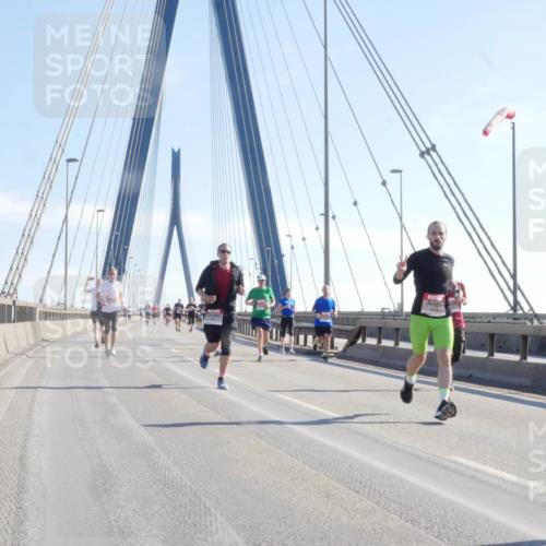 03.10.2025 - Köhlbrandbrückenlauf Matties Gatica Varas http://msf.ph/oto/9021041 03.10.2025 12:23:47 Position 1  meine-sportfotos.de