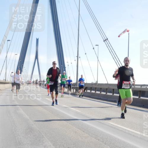 03.10.2025 - Köhlbrandbrückenlauf Matties Gatica Varas http://msf.ph/oto/9021043 03.10.2025 12:23:47 Position 1 4016 meine-sportfotos.de