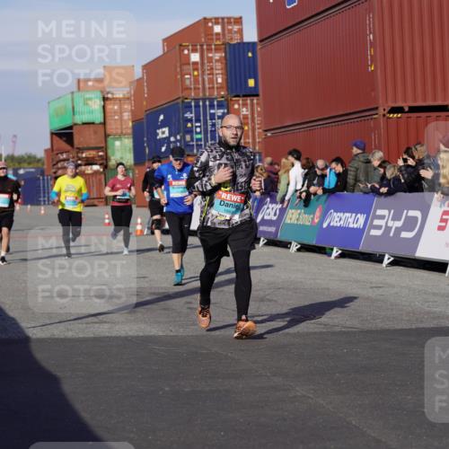 03.10.2025 - Köhlbrandbrückenlauf Michael Burmester http://msf.ph/oto/9021044 03.10.2025 10:22:00 Ziel 1669, 1951, 1977, 2065, 2071, 2114, 2304, 2327, 3114, 3279, 3509, 3777 meine-sportfotos.de