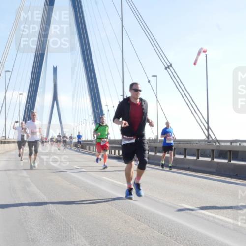 03.10.2025 - Köhlbrandbrückenlauf Matties Gatica Varas http://msf.ph/oto/9021056 03.10.2025 12:23:49 Position 1  meine-sportfotos.de