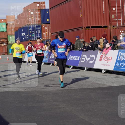 03.10.2025 - Köhlbrandbrückenlauf Michael Burmester http://msf.ph/oto/9021058 03.10.2025 10:22:02 Ziel 1669, 1951, 1984, 2065, 2071, 2304, 2327, 3114, 3279, 3509, 3777 meine-sportfotos.de