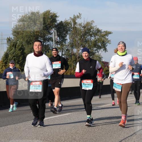 03.10.2025 - Köhlbrandbrückenlauf Luisa Fischer http://msf.ph/oto/9021059 03.10.2025 11:13:52 Position 3 2248, 2999, 3001, 3000 meine-sportfotos.de