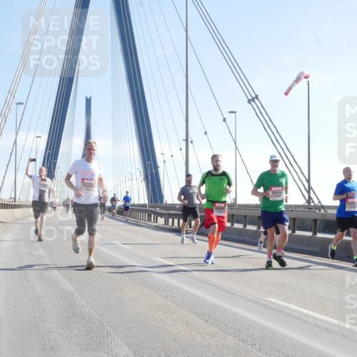 03.10.2025 - Köhlbrandbrückenlauf Matties Gatica Varas http://msf.ph/oto/9021067 03.10.2025 12:23:50 Position 1  meine-sportfotos.de