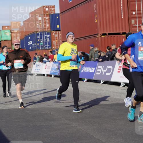 03.10.2025 - Köhlbrandbrückenlauf Michael Burmester http://msf.ph/oto/9021072 03.10.2025 10:22:04 Ziel 1669, 1951, 1984, 2071, 2304, 2314, 3279, 3509, 3777 meine-sportfotos.de