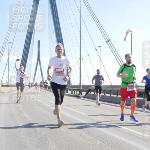 03.10.2025 - Köhlbrandbrückenlauf Matties Gatica Varas http://msf.ph/oto/9021073 03.10.2025 12:23:51 Position 1 4074 meine-sportfotos.de