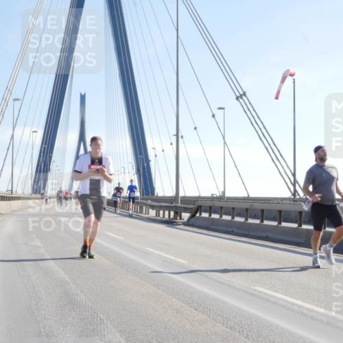 03.10.2025 - Köhlbrandbrückenlauf Matties Gatica Varas http://msf.ph/oto/9021083 03.10.2025 12:23:53 Position 1  meine-sportfotos.de