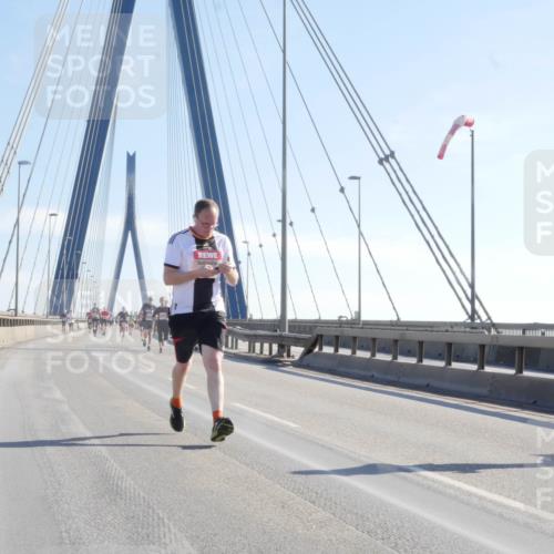 03.10.2025 - Köhlbrandbrückenlauf Matties Gatica Varas http://msf.ph/oto/9021086 03.10.2025 12:23:53 Position 1  meine-sportfotos.de