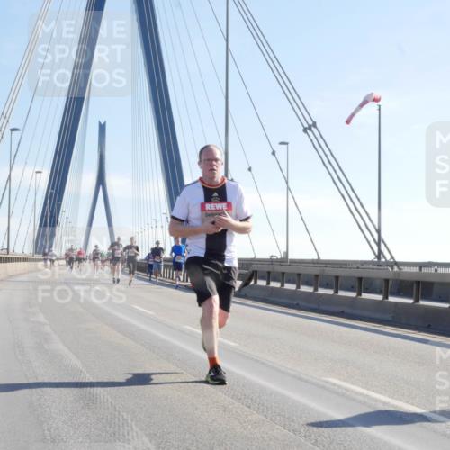 03.10.2025 - Köhlbrandbrückenlauf Matties Gatica Varas http://msf.ph/oto/9021088 03.10.2025 12:23:54 Position 1  meine-sportfotos.de