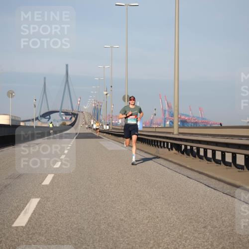 03.10.2025 - Köhlbrandbrückenlauf Fabian Wolf http://msf.ph/oto/9021090 03.10.2025 09:34:03 Position 3  meine-sportfotos.de