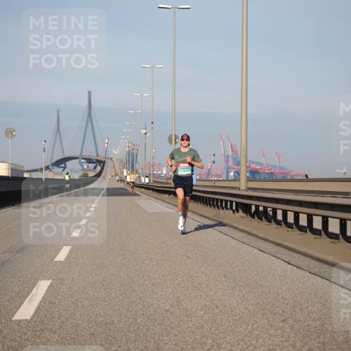 03.10.2025 - Köhlbrandbrückenlauf Fabian Wolf http://msf.ph/oto/9021096 03.10.2025 09:34:03 Position 3  meine-sportfotos.de