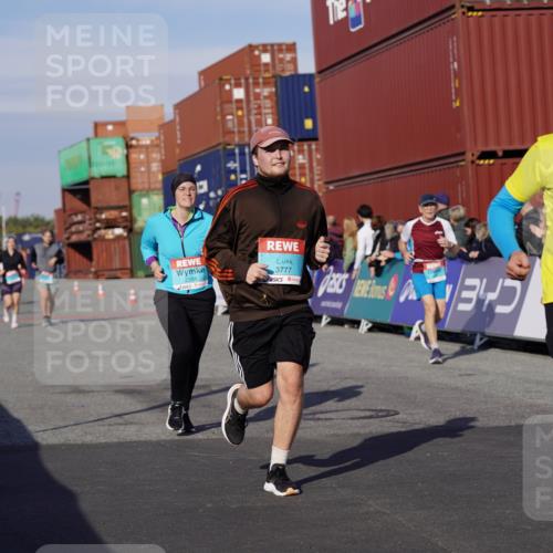03.10.2025 - Köhlbrandbrückenlauf Michael Burmester http://msf.ph/oto/9021098 03.10.2025 10:22:05 Ziel 1669, 1951, 1984, 2071, 2304, 2313, 2314, 3279, 3509, 3777 meine-sportfotos.de