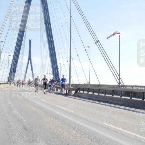 03.10.2025 - Köhlbrandbrückenlauf Matties Gatica Varas http://msf.ph/oto/9021099 03.10.2025 12:23:55 Position 1  meine-sportfotos.de