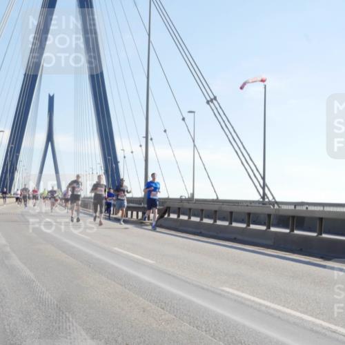 03.10.2025 - Köhlbrandbrückenlauf Matties Gatica Varas http://msf.ph/oto/9021103 03.10.2025 12:23:56 Position 1  meine-sportfotos.de