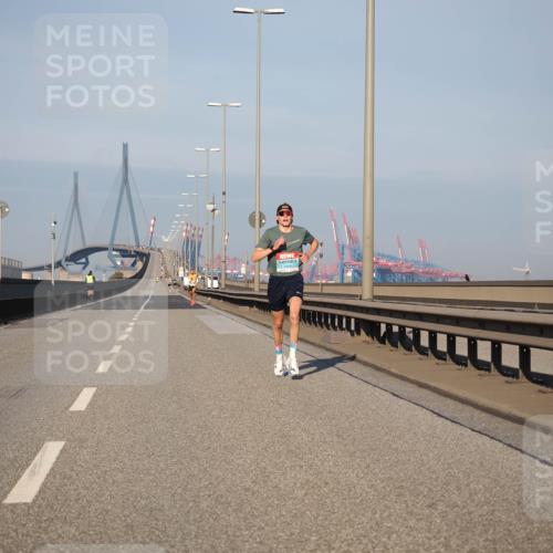 03.10.2025 - Köhlbrandbrückenlauf Fabian Wolf http://msf.ph/oto/9021108 03.10.2025 09:34:04 Position 3  meine-sportfotos.de