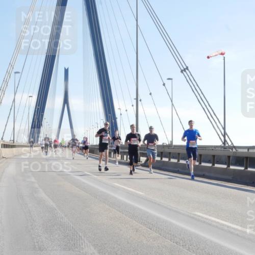 03.10.2025 - Köhlbrandbrückenlauf Matties Gatica Varas http://msf.ph/oto/9021112 03.10.2025 12:23:58 Position 1  meine-sportfotos.de
