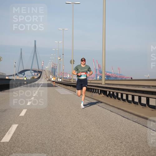 03.10.2025 - Köhlbrandbrückenlauf Fabian Wolf http://msf.ph/oto/9021113 03.10.2025 09:34:04 Position 3  meine-sportfotos.de