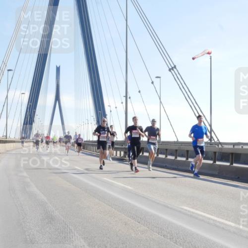 03.10.2025 - Köhlbrandbrückenlauf Matties Gatica Varas http://msf.ph/oto/9021114 03.10.2025 12:23:59 Position 1  meine-sportfotos.de