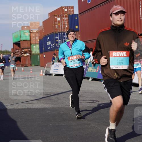 03.10.2025 - Köhlbrandbrückenlauf Michael Burmester http://msf.ph/oto/9021117 03.10.2025 10:22:06 Ziel 1951, 1984, 2071, 2304, 2313, 2314, 3279, 3777 meine-sportfotos.de