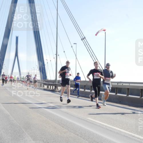 03.10.2025 - Köhlbrandbrückenlauf Matties Gatica Varas http://msf.ph/oto/9021124 03.10.2025 12:24:00 Position 1  meine-sportfotos.de
