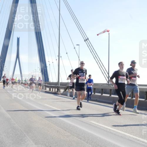 03.10.2025 - Köhlbrandbrückenlauf Matties Gatica Varas http://msf.ph/oto/9021126 03.10.2025 12:24:01 Position 1  meine-sportfotos.de