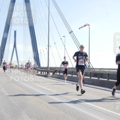 03.10.2025 - Köhlbrandbrückenlauf Matties Gatica Varas http://msf.ph/oto/9021130 03.10.2025 12:24:01 Position 1 4177 meine-sportfotos.de