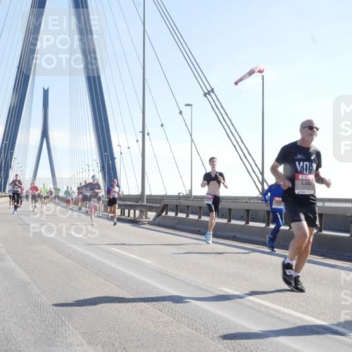 03.10.2025 - Köhlbrandbrückenlauf Matties Gatica Varas http://msf.ph/oto/9021132 03.10.2025 12:24:02 Position 1 4177 meine-sportfotos.de
