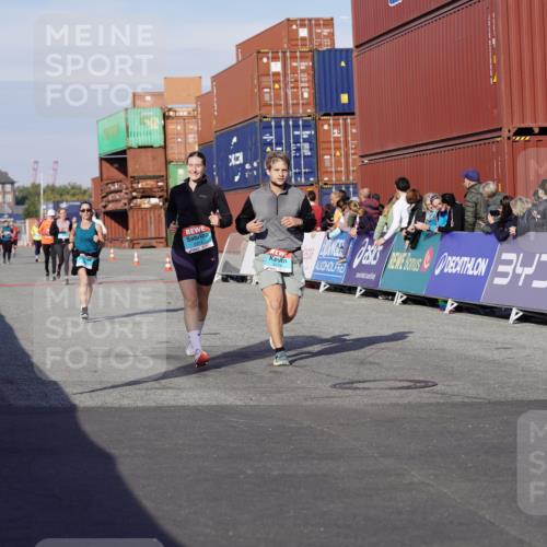 03.10.2025 - Köhlbrandbrückenlauf Michael Burmester http://msf.ph/oto/9021134 03.10.2025 10:22:11 Ziel 1984, 2075, 2313, 2314 meine-sportfotos.de