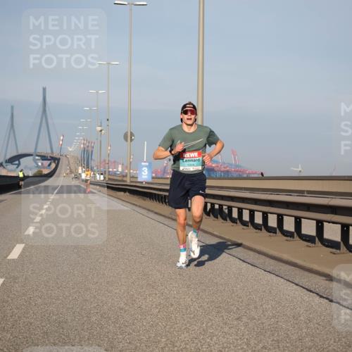 03.10.2025 - Köhlbrandbrückenlauf Fabian Wolf http://msf.ph/oto/9021140 03.10.2025 09:34:05 Position 3 3, 1008 meine-sportfotos.de