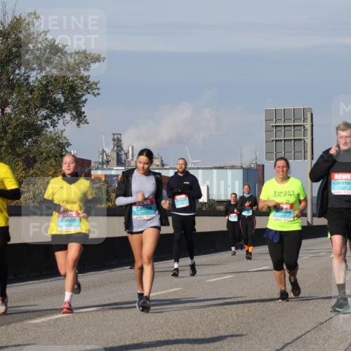 03.10.2025 - Köhlbrandbrückenlauf Luisa Fischer http://msf.ph/oto/9021146 03.10.2025 11:14:01 Position 3 109, 1800, 2348 meine-sportfotos.de