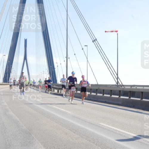 03.10.2025 - Köhlbrandbrückenlauf Matties Gatica Varas http://msf.ph/oto/9021147 03.10.2025 12:24:04 Position 1 34 meine-sportfotos.de