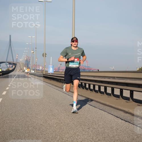 03.10.2025 - Köhlbrandbrückenlauf Fabian Wolf http://msf.ph/oto/9021148 03.10.2025 09:34:05 Position 3 3, 1008 meine-sportfotos.de