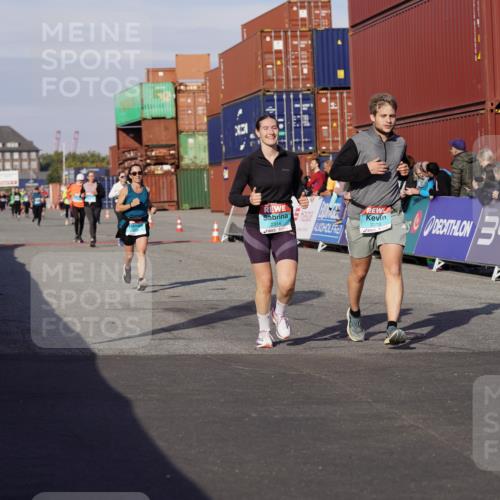 03.10.2025 - Köhlbrandbrückenlauf Michael Burmester http://msf.ph/oto/9021149 03.10.2025 10:22:12 Ziel 1984, 2075, 2217, 2218, 2313, 2314 meine-sportfotos.de