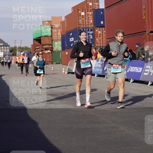 03.10.2025 - Köhlbrandbrückenlauf Michael Burmester http://msf.ph/oto/9021155 03.10.2025 10:22:12 Ziel 1984, 2075, 2217, 2218, 2313, 2314 meine-sportfotos.de