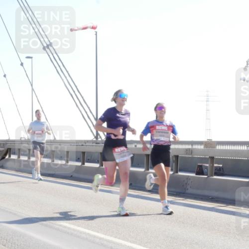 03.10.2025 - Köhlbrandbrückenlauf Matties Gatica Varas http://msf.ph/oto/9021159 03.10.2025 12:24:06 Position 1  meine-sportfotos.de