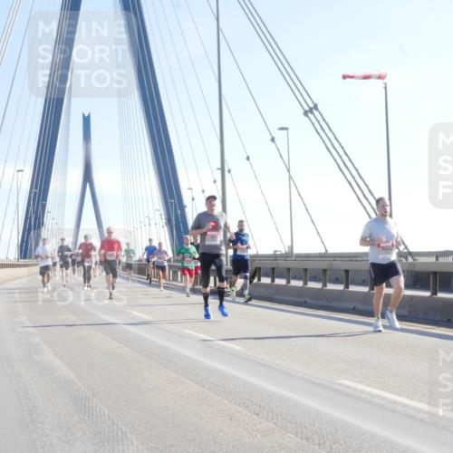 03.10.2025 - Köhlbrandbrückenlauf Matties Gatica Varas http://msf.ph/oto/9021165 03.10.2025 12:24:07 Position 1  meine-sportfotos.de