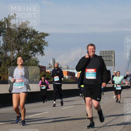 03.10.2025 - Köhlbrandbrückenlauf Luisa Fischer http://msf.ph/oto/9021169 03.10.2025 11:14:04 Position 3 2875, 2297, 2348 meine-sportfotos.de