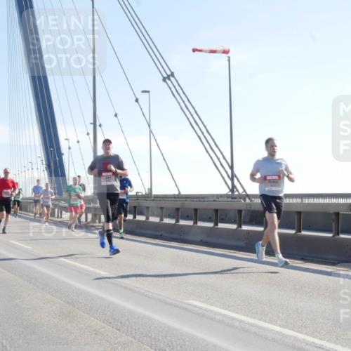 03.10.2025 - Köhlbrandbrückenlauf Matties Gatica Varas http://msf.ph/oto/9021170 03.10.2025 12:24:07 Position 1  meine-sportfotos.de