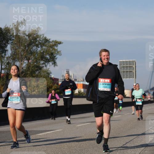 03.10.2025 - Köhlbrandbrückenlauf Luisa Fischer http://msf.ph/oto/9021171 03.10.2025 11:14:04 Position 3 2875, 2297, 2348 meine-sportfotos.de