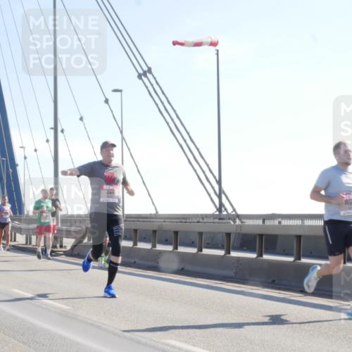 03.10.2025 - Köhlbrandbrückenlauf Matties Gatica Varas http://msf.ph/oto/9021173 03.10.2025 12:24:08 Position 1  meine-sportfotos.de
