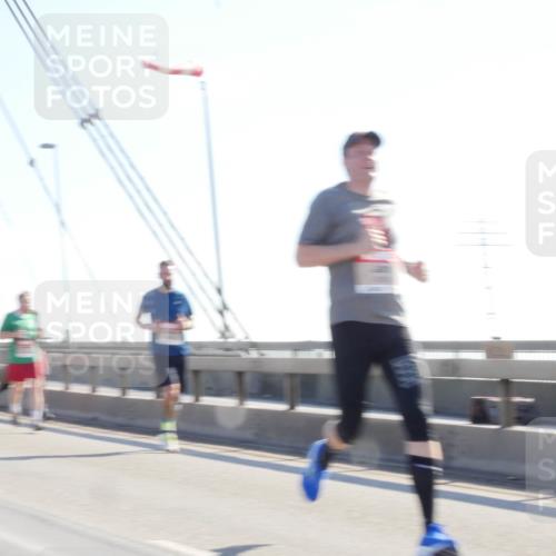 03.10.2025 - Köhlbrandbrückenlauf Matties Gatica Varas http://msf.ph/oto/9021184 03.10.2025 12:24:09 Position 1  meine-sportfotos.de