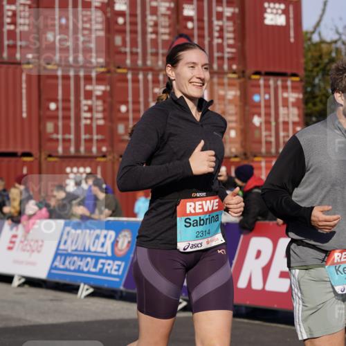 03.10.2025 - Köhlbrandbrückenlauf Michael Burmester http://msf.ph/oto/9021185 03.10.2025 10:22:15 Ziel 2075, 2217, 2218, 2313, 2314, 3577 meine-sportfotos.de