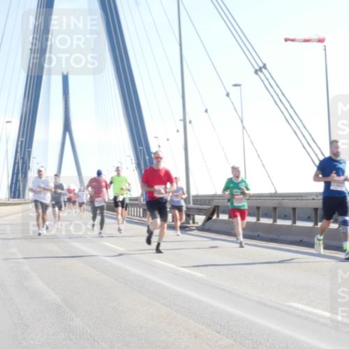 03.10.2025 - Köhlbrandbrückenlauf Matties Gatica Varas http://msf.ph/oto/9021188 03.10.2025 12:24:10 Position 1  meine-sportfotos.de
