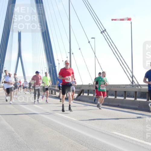 03.10.2025 - Köhlbrandbrückenlauf Matties Gatica Varas http://msf.ph/oto/9021190 03.10.2025 12:24:10 Position 1  meine-sportfotos.de