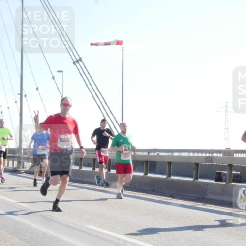 03.10.2025 - Köhlbrandbrückenlauf Matties Gatica Varas http://msf.ph/oto/9021198 03.10.2025 12:24:11 Position 1 5779, 5915 meine-sportfotos.de